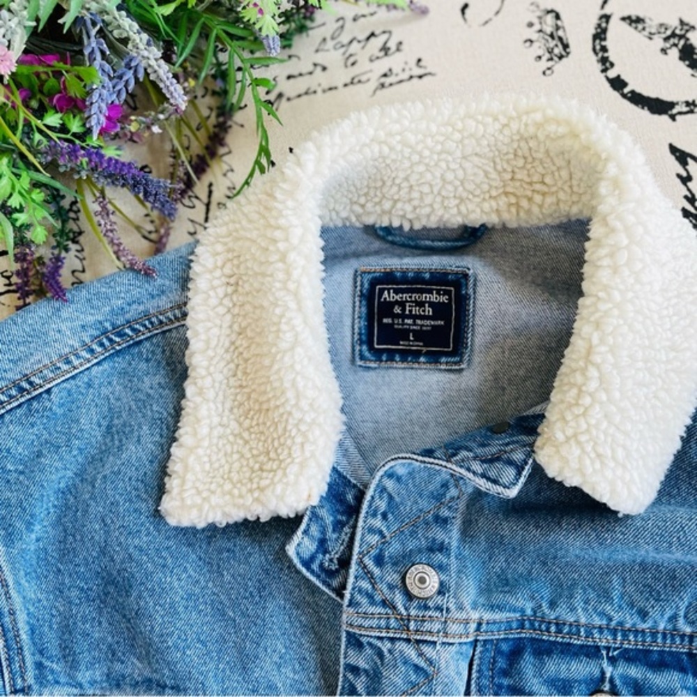 Abercrombie & Fitch Sherpa Collar Oversize Trucker Crop Denim Jacket Size L - Picture 8 of 12